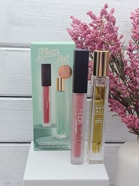 Huda Beauty Liquid Matte Lipstick - Kayali Yum Gelato Pistachio